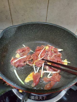 山药芹菜炒肉片的做法步骤：4
