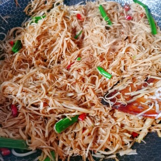 炒芋头丝的做法步骤：9