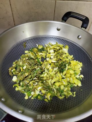 腊肉炒辣菜的做法步骤：3