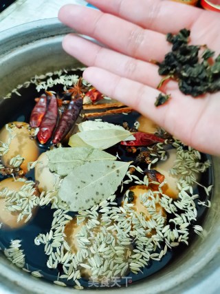五香茶叶蛋的做法步骤：4