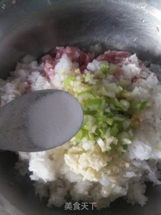 水晶虾饺的包法（以包水饺来代替）的做法步骤：8