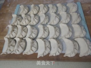 水晶虾饺的包法（以包水饺来代替）的做法步骤：23