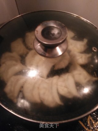 水晶虾饺的包法（以包水饺来代替）的做法步骤：27