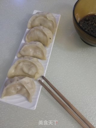 水晶虾饺的包法（以包水饺来代替）的做法步骤：28