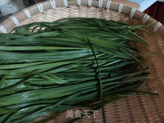 猪肉韭菜三鲜饺子的做法步骤：2