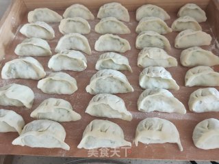 猪肉韭菜三鲜饺子的做法步骤：15