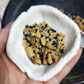 花生芝麻糯米饼的做法步骤：10