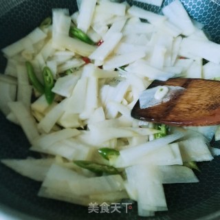 素炒白地瓜片的做法步骤：3