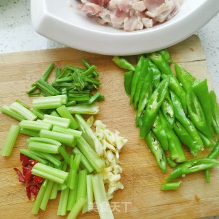 小炒肉的做法步骤：2