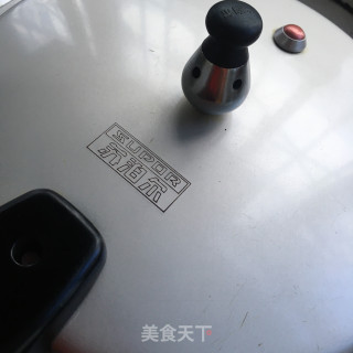 枸杞玉米排骨汤的做法步骤：7