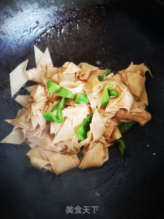 青椒干豆腐的做法步骤：7