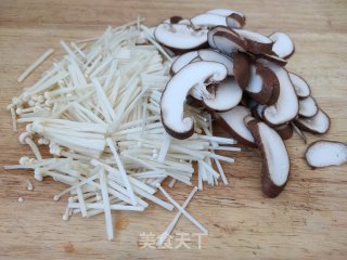菌菇白菜蛋花汤的做法步骤：4