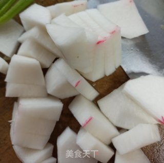 白菜萝卜炖肉圆的做法步骤：2