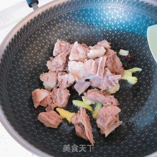 骨头炖莲藕的做法步骤：8