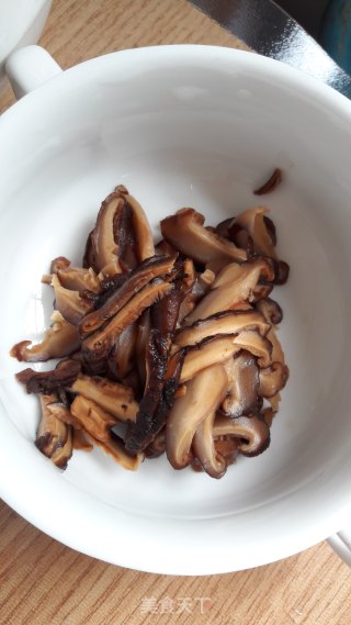肉末香菇炖粉丝的做法步骤：2