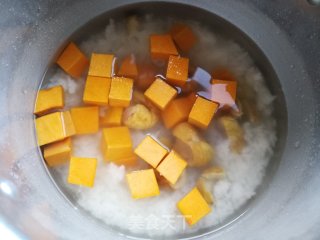 板栗南瓜粥的做法步骤：2