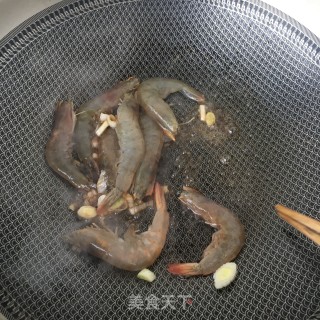 黄豆芽炒鲜虾的做法步骤：7