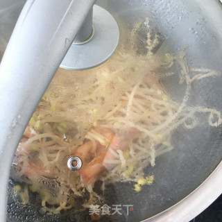 黄豆芽炒鲜虾的做法步骤：12