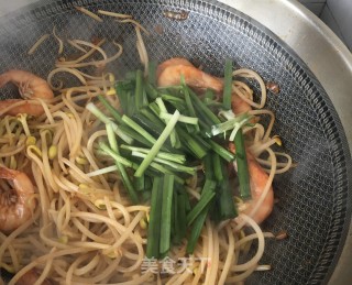 黄豆芽炒鲜虾的做法步骤：14