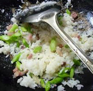 咸肉芦笋炒饭的做法步骤：10