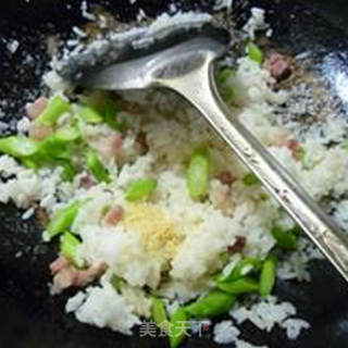 咸肉芦笋炒饭的做法步骤：11