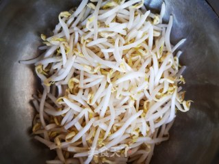 黄瓜拌豆芽的做法步骤：1