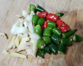 猪蹄白菜炖粉条的做法步骤：1