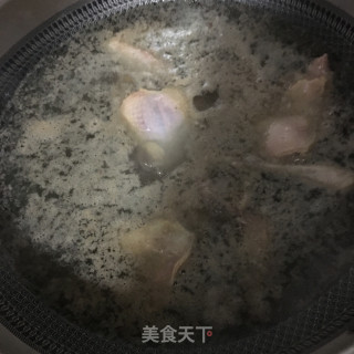 土人参芋头炖鸽子的做法步骤：5