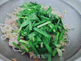 肉炒豆芽韭菜的做法步骤：7