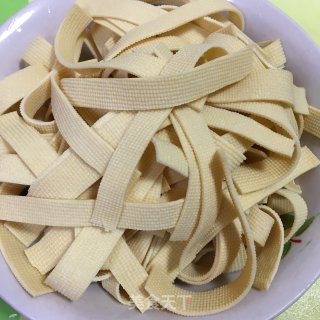 蒜香豆皮的做法步骤：1