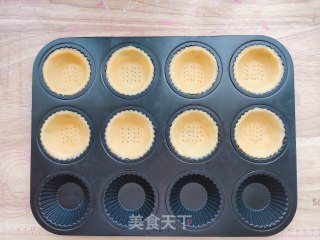 万圣节鬼脸草莓派的做法步骤：7