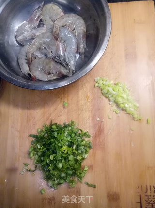 翡翠鲜虾小米粥的做法步骤：4