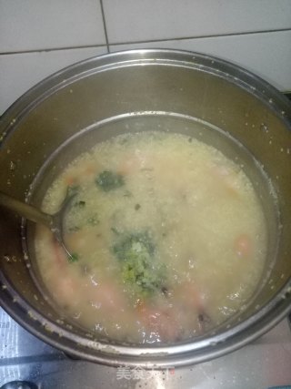 翡翠鲜虾小米粥的做法步骤：7