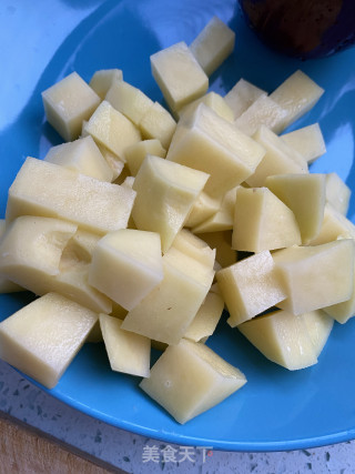 咖喱土豆鸡肉饭的做法步骤：1