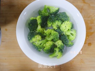 高大上????超简单蒜蓉蚝油西兰花❗️鲜香营养丰富✅家常菜宴客菜的做法步骤：1