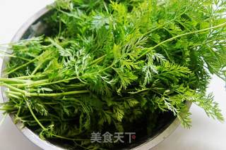 胡萝卜缨猪肉馅水饺的做法步骤：2