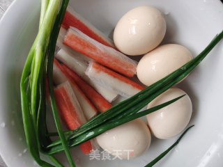 蟹柳滑蛋的做法步骤：1