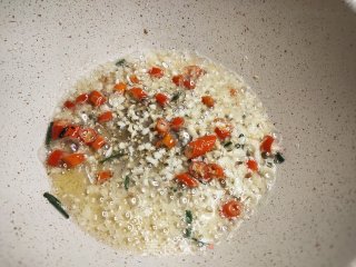 麻婆豆腐烧毛豆的做法步骤：4