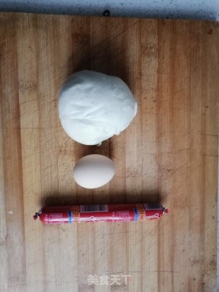 馒头炒香肠的做法步骤：1