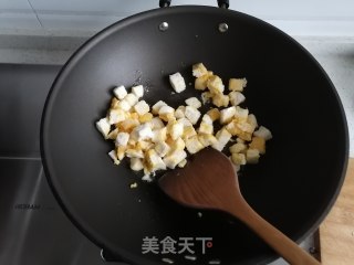 馒头炒香肠的做法步骤：5