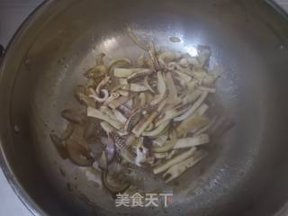 鱿鱼炒圆葱的做法步骤：5
