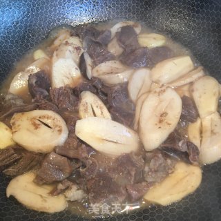 杏鲍菇烧牛腩的做法步骤：6