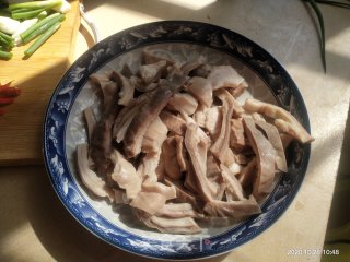 葱段炒猪肚丝儿的做法步骤：5