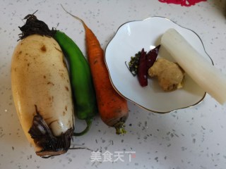 酸辣藕丁的做法步骤：1