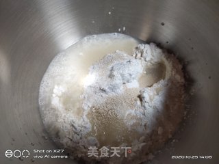 牛奶面包卷的做法步骤：2