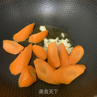 胡萝卜焖鸡翅的做法步骤：5