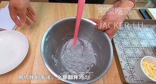 黑芝麻奶油夹心饼干，美味小甜品，颜值超高，非常适合做小礼盒哦！的做法步骤：4