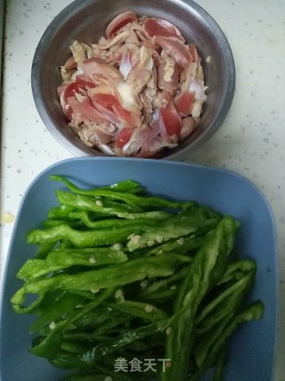 青椒鸡胗的做法步骤：1