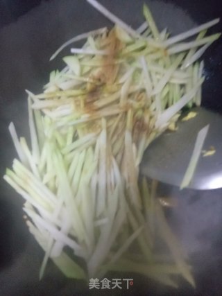 青萝卜丝炒鸡蛋的做法步骤：6
