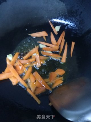 炒芹菜的做法步骤：3